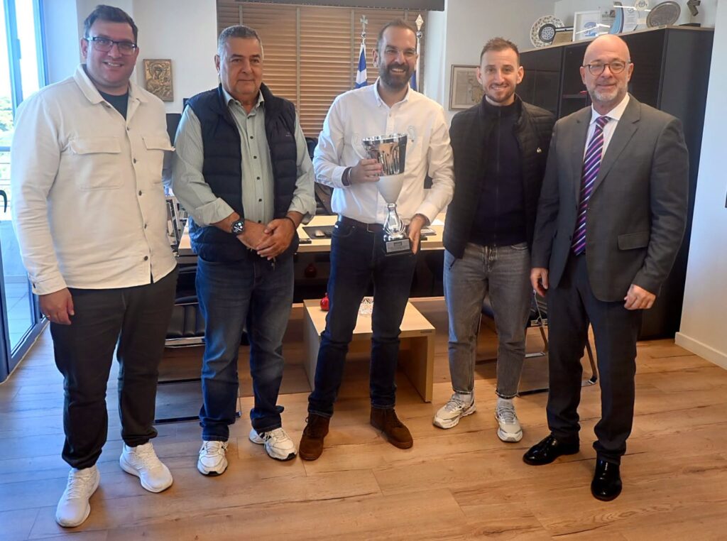Υποδοχή της πρωταθλήτριας Beach Soccer «Νάπολη Πατρών» από τον Νεκτάριο Φαρμάκη