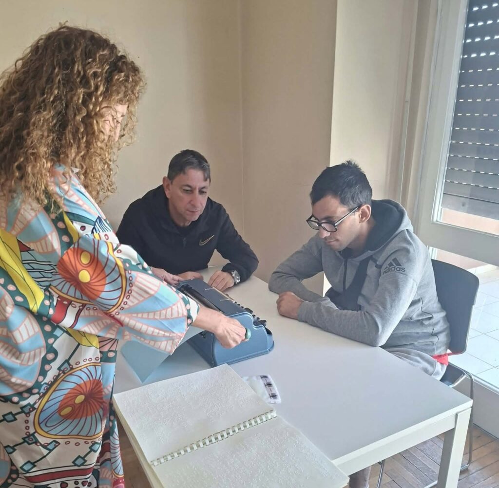 Βιωματική δράση για τη Διεθνή Ημέρα Λευκού Μπαστουνιού στην Πάτρα ΦΩΤΟ