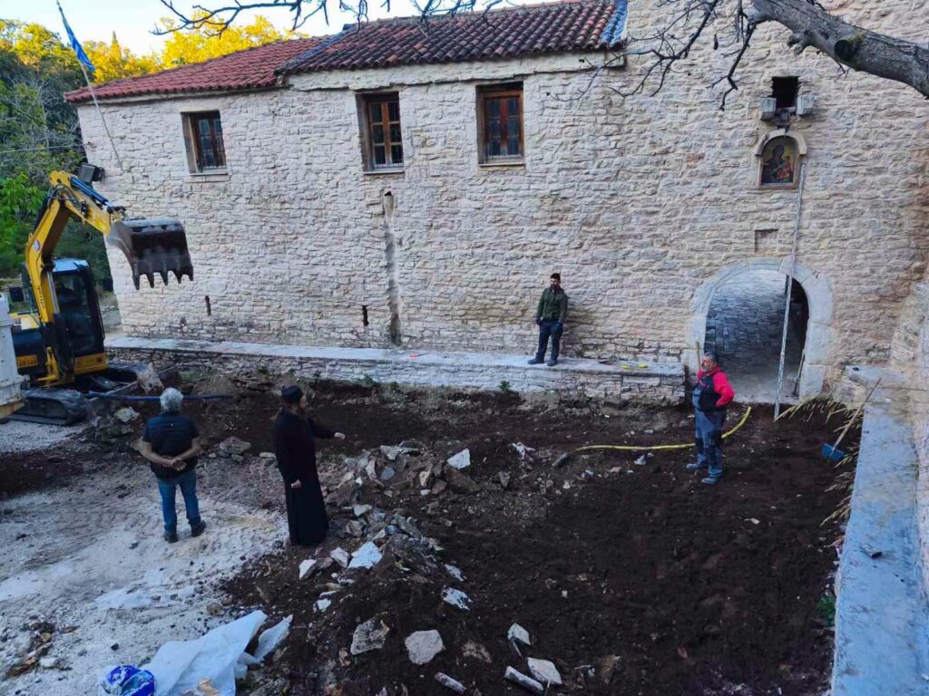 Ομπλός: Αναμόρφωση και πλακόστρωση του προαυλίου στην Μονή ΦΩΤΟ