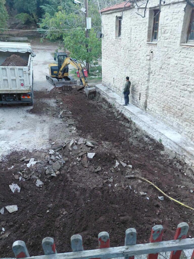 Ομπλός: Αναμόρφωση και πλακόστρωση του προαυλίου στην Μονή ΦΩΤΟ