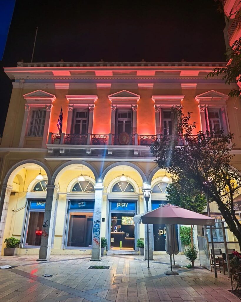 Πάτρα: Φωτίστηκε στα ροζ για την πρόληψη κατά του καρκίνου του μαστού ΦΩΤΟ