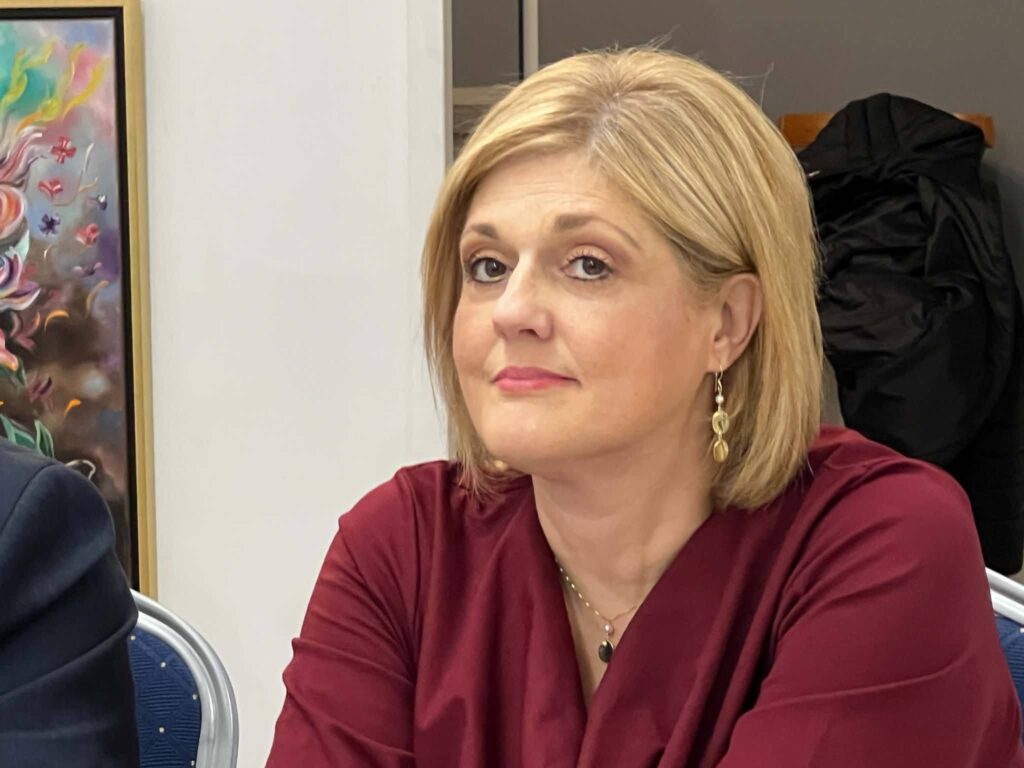 Βραδιά Ποίησης στην Πάτρα για τη συλλογή «Δεμένα Πλοία» της Ελένης Βάκρου ΦΩΤΟ 5 Βραδιά Ποίησης στην Πάτρα για τη συλλογή «Δεμένα Πλοία» της Ελένης Βάκρου ΦΩΤΟ