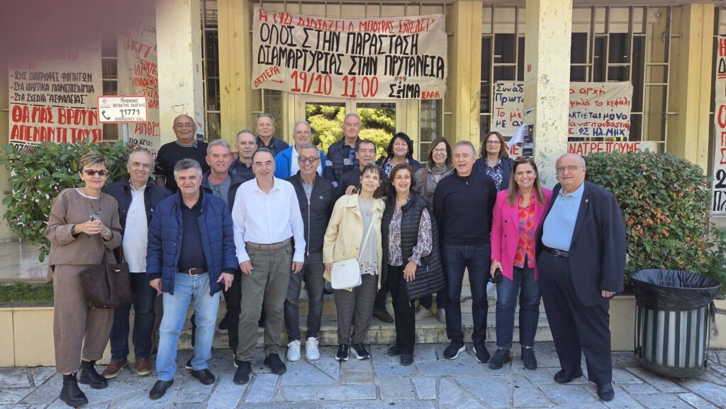 Συγκινητική συνάντηση των πρώτων φοιτητών του Τμήματος ΜΗΥΠ το 1981 ΦΩΤΟ 7 Συγκινητική συνάντηση των πρώτων φοιτητών του Τμήματος ΜΗΥΠ το 1981 ΦΩΤΟ