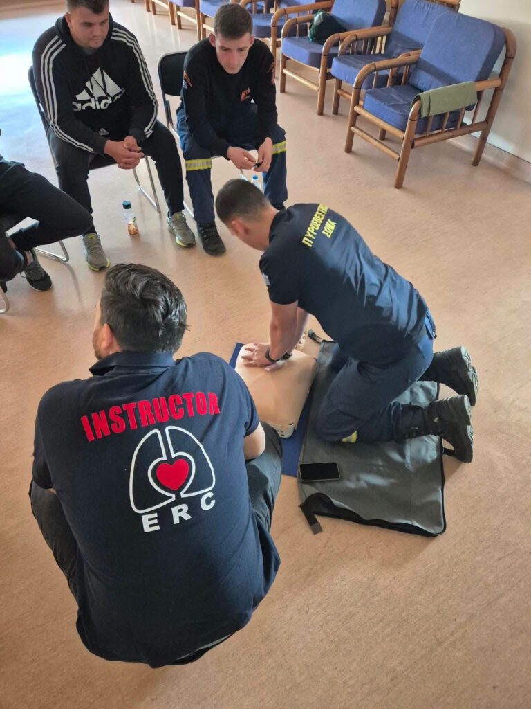 Σεμινάριο ΚΑΡΠΑ και απινιδωτή από την ΕΕΕΠΦ Πάτρας ΦΩΤΟ 9 Σεμινάριο ΚΑΡΠΑ και απινιδωτή από την ΕΕΕΠΦ Πάτρας ΦΩΤΟ