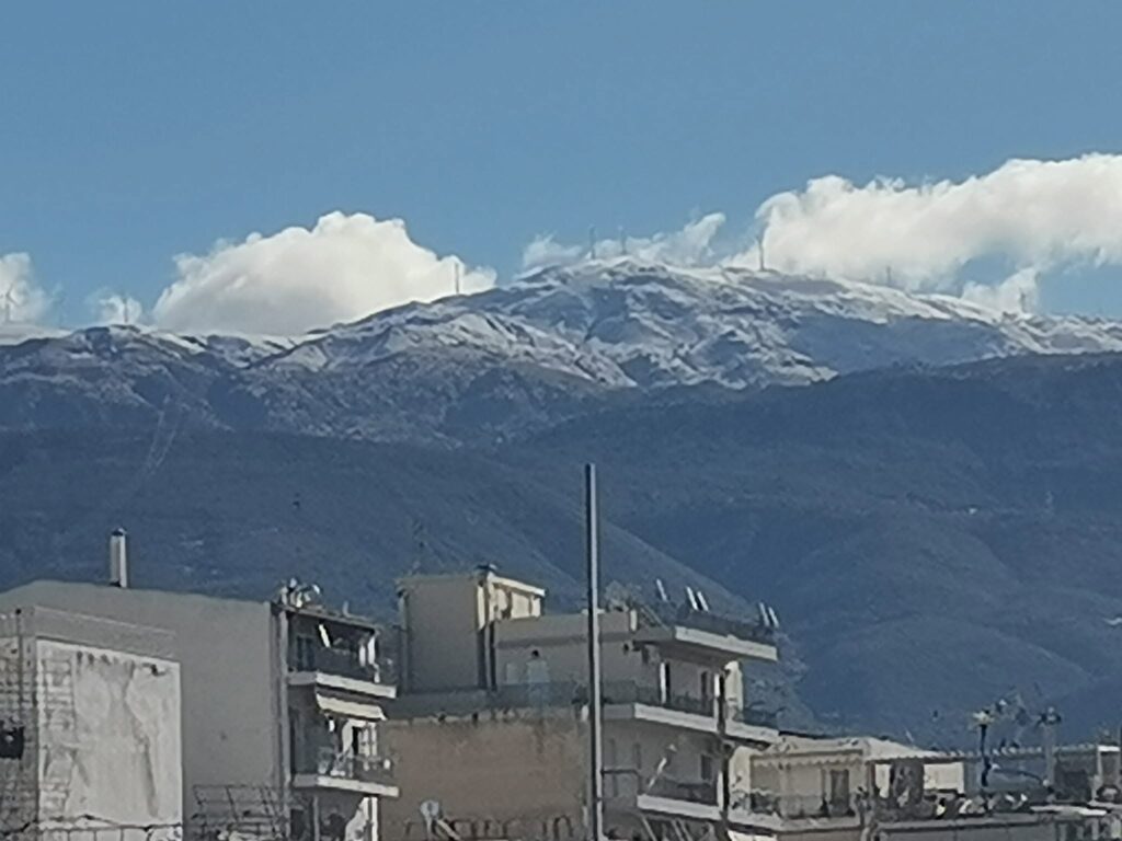 Παναχαϊκό: Τα πρώτα χιόνια της χρονιάς στις κορυφογραμμές με τις ανεμογεννήτριες ΦΩΤΟ 6 Παναχαϊκό: Τα πρώτα χιόνια της χρονιάς στις κορυφογραμμές με τις ανεμογεννήτριες ΦΩΤΟ