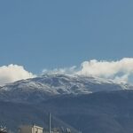 Παναχαϊκό: Τα πρώτα χιόνια της χρονιάς στις κορυφογραμμές με τις ανεμογεννήτριες ΦΩΤΟ