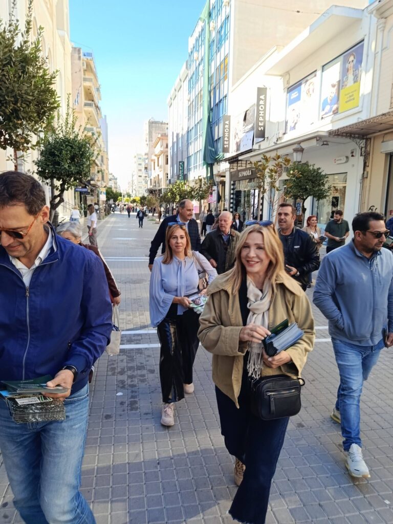 Πάτρα: Περιοδεία του ΠΑΣΟΚ με Κωνσταντινίδη στο εμπορικό κέντρο ΦΩΤΟ
