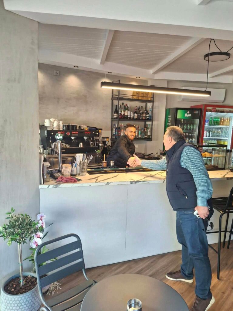 Πάτρα: Περιοδεία Σβόλη στη γειτονιά της Αγίας Σοφίας για τα παράπονα των κατοίκων ΦΩΤΟ