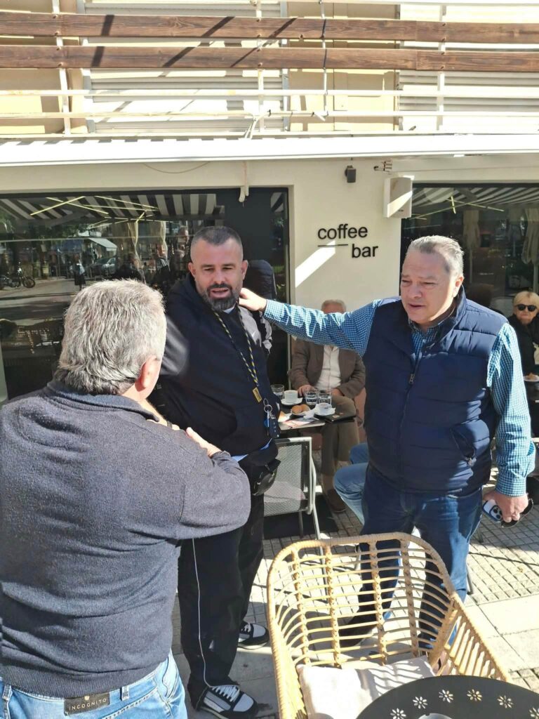 Πάτρα: Περιοδεία Σβόλη στη γειτονιά της Αγίας Σοφίας για τα παράπονα των κατοίκων ΦΩΤΟ