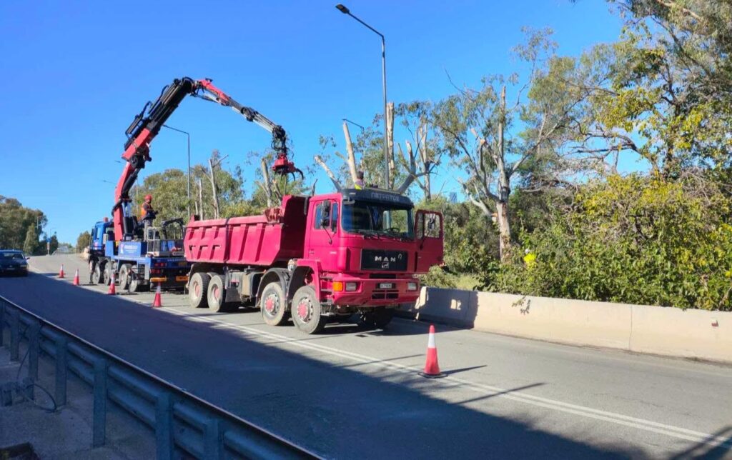 Αχαΐα: Κλαδέματα δέντρων στην Παλαιά Εθνική Οδό Αθηνών – Πατρών για ασφάλεια ΦΩΤΟ