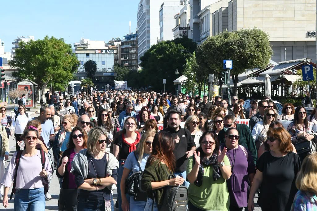 Πάτρα: Πάνω από 4.000 διαδηλωτές στο Πανεκπαιδευτικό συλλαλητήριο ΦΩΤΟ