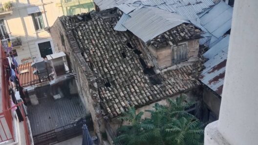 Πάτρα: Καμπανάκι κινδύνου για ετοιμόρροπο κτήριο επί της Βότση ΦΩΤΟ