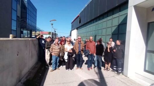 Πάτρα: Κινητοποίηση εργαζομένων του Δήμου στην Αποκεντρωμένη για μόνιμη εργασία ΦΩΤΟ 13 Φωτογραφία από την Πάτρα που δείχνει τη κινητοποίηση του δήμου