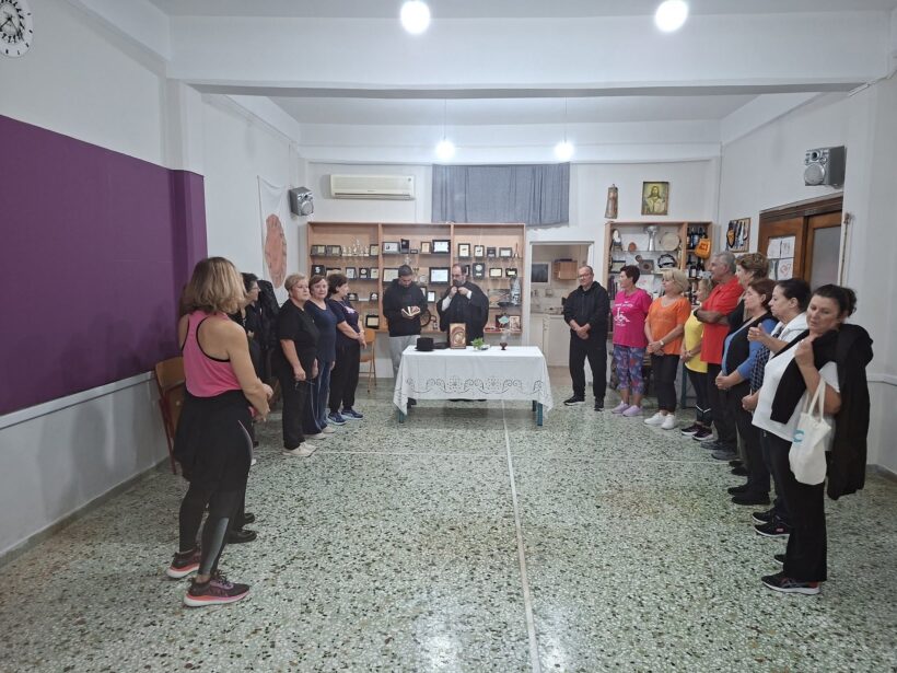 Αγιασμός του Χορευτικού Ομίλου «Αχαιοί» στην Άβυθο 4 Ο χορευτικός όμιλος Αχαιοί εκτελεί την παράσταση στην Στήν Άβυθο