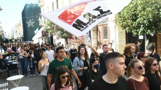 Πάτρα: Βγήκαν στους δρόμους φοιτητές, μαθητές και εργαζόμενοι ΦΩΤΟ 20 Πάτρα: Βγήκαν στους δρόμους φοιτητές, μαθητές και εργαζόμενοι ΦΩΤΟ