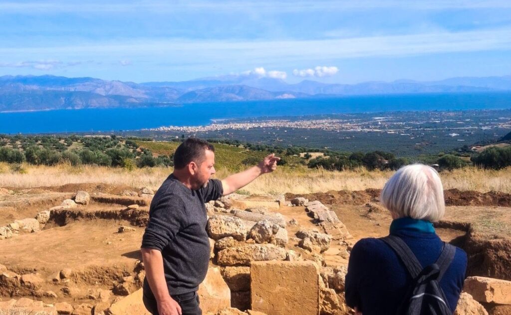 Αίγιο: Ξενάγηση στον Αρχαιολογικό χώρο Τραπεζάς από τον Ανδρέα Βόρδο ΦΩΤΟ