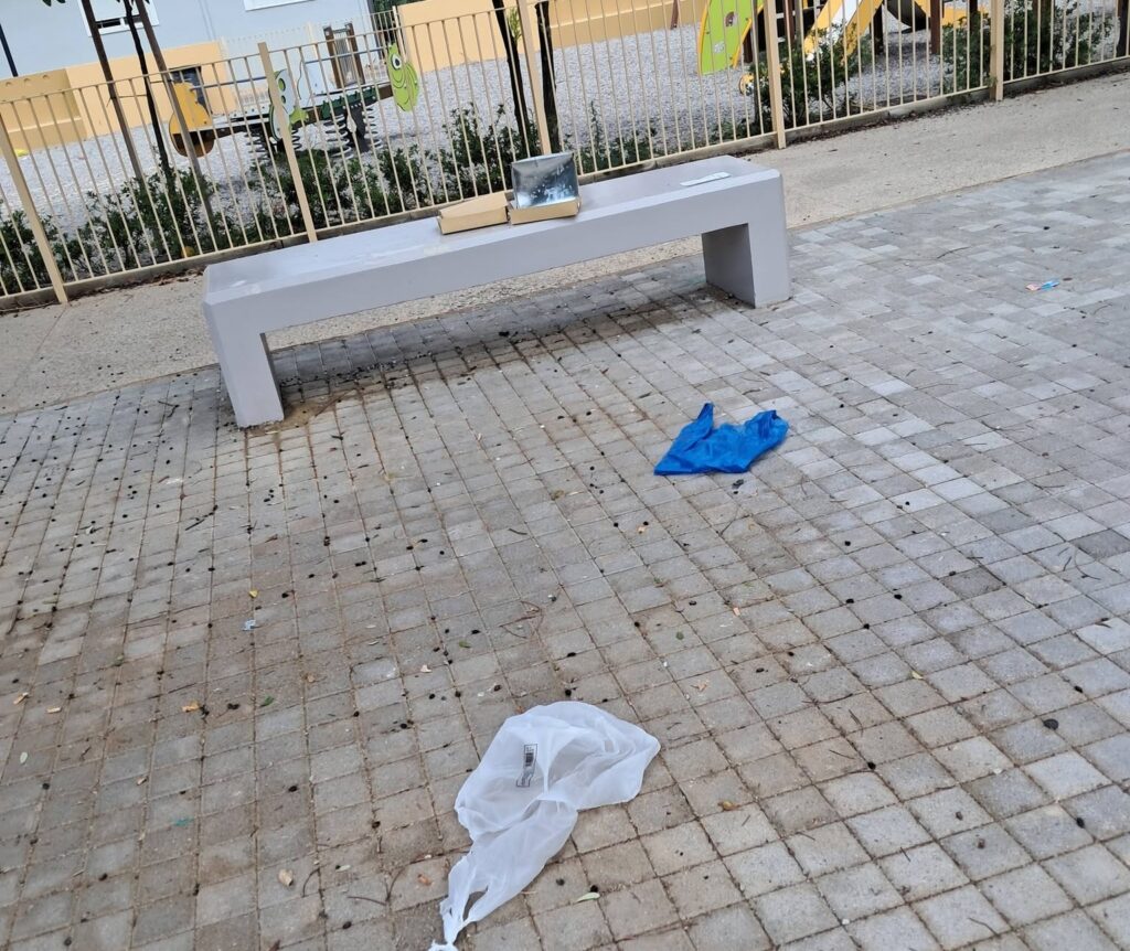 Νέα πλατεία Σάχου στην Πάτρα με σκουπίδια και αποφάγια
