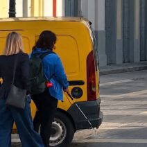 Πάτρα: Τυφλή πεζή «έπεσε» πάνω σε αυτοκίνητο παρκαρισμένο στον ειδικό διάδρομο ΦΩΤΟ 2 Πάτρα: Τυφλή πεζή «έπεσε» πάνω σε αυτοκίνητο παρκαρισμένο στον ειδικό διάδρομο ΦΩΤΟ