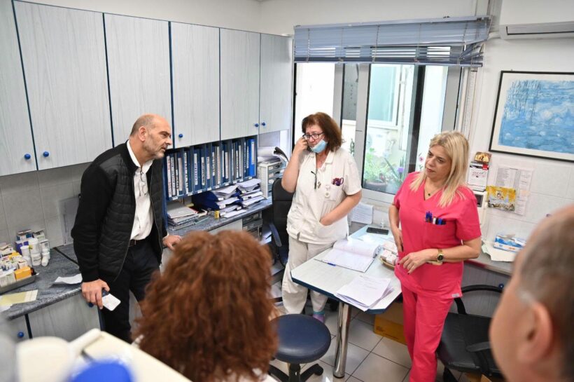 Ρίο: Επίσκεψη Φωτήλα στο νοσοκομείο για ενίσχυση σε προσωπικό και υποδομές ΦΩΤΟ