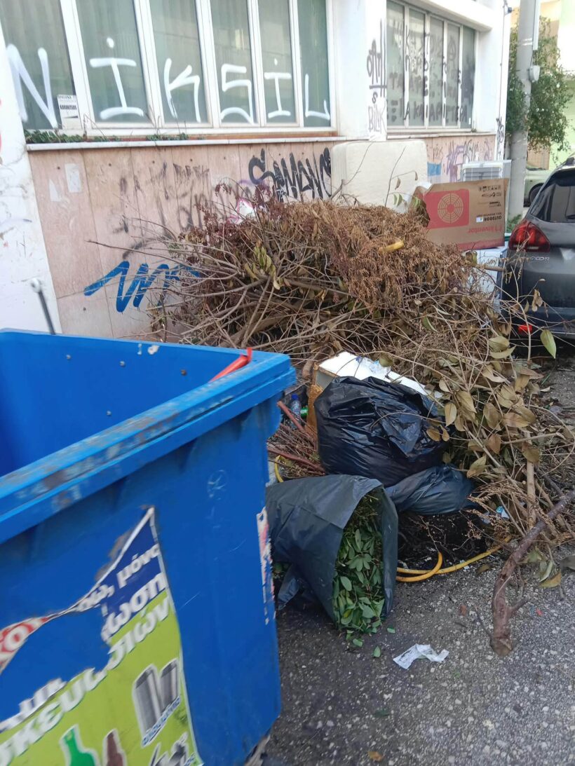 Πάτρα: Το αδιαχώρητο με τα σκουπίδια πίσω από τον ΟΤΕ ΦΩΤΟ 4 Πάτρα: Το αδιαχώρητο με τα σκουπίδια πίσω από τον ΟΤΕ ΦΩΤΟ