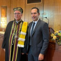 Επίτιμος Διδάκτορας ο διακεκριμένος καθηγητής του Yale Naftali Kaminski ΒΙΝΤΕΟ-ΦΩΤΟ 1 Καθηγητής Naftali Kaminski του Yale λαμβάνει το διδακτορικό του από το Πανεπ…