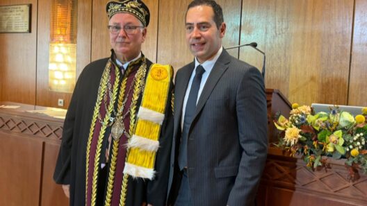 Επίτιμος Διδάκτορας ο διακεκριμένος καθηγητής του Yale Naftali Kaminski ΒΙΝΤΕΟ-ΦΩΤΟ 12 Καθηγητής Naftali Kaminski του Yale λαμβάνει το διδακτορικό του από το Πανεπ…