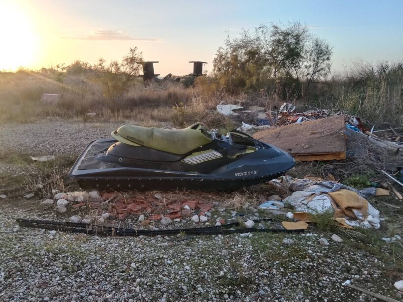 Πάτρα: Μέχρι και Jet Ski πεταμένο σε χωματερή κάτω από τη Γέφυρα του Νέου Λιμανιού ΦΩΤΠΟ 4 Σκηνή ατυχήματος Jet Ski στην Πάτρα, κοντά στο Νέο Λιμάνι