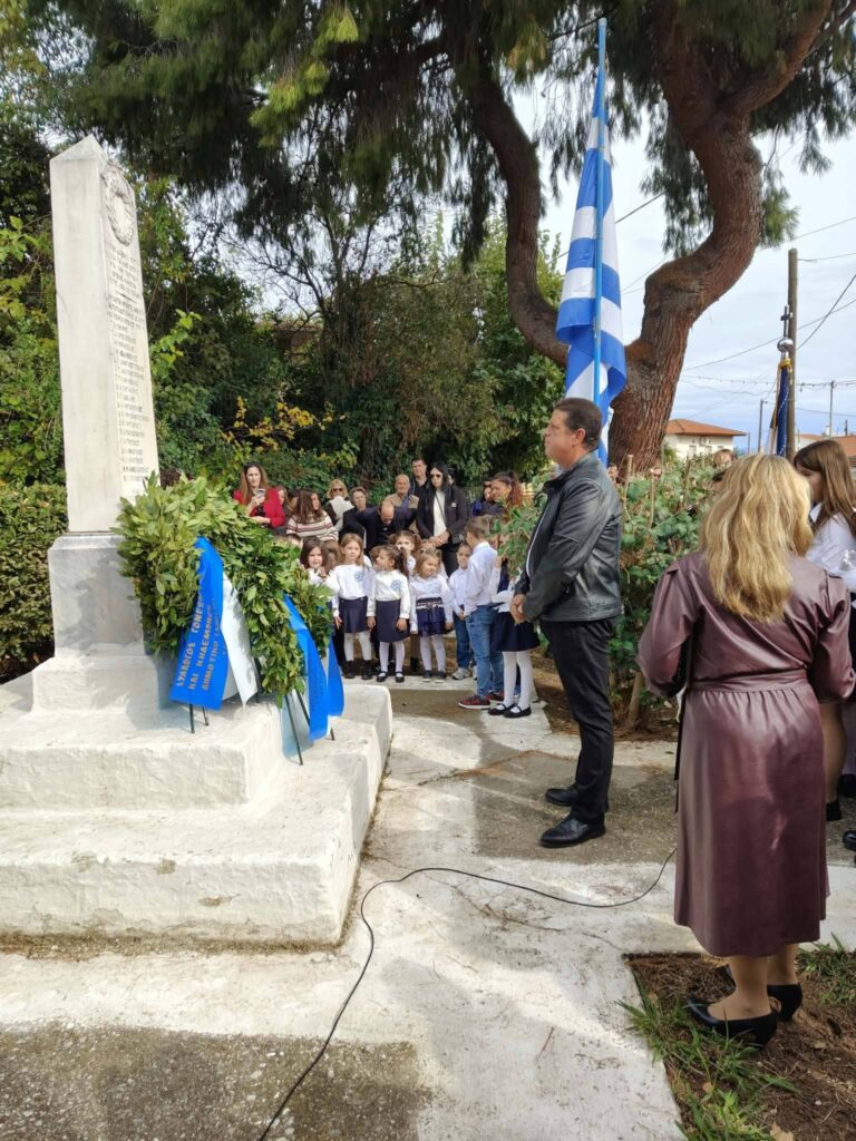 Παρέλαση και κατάθεση στεφάνων από την «Ένωση Τέμενης» ΒΙΝΤΕΟ-ΦΩΤΟ