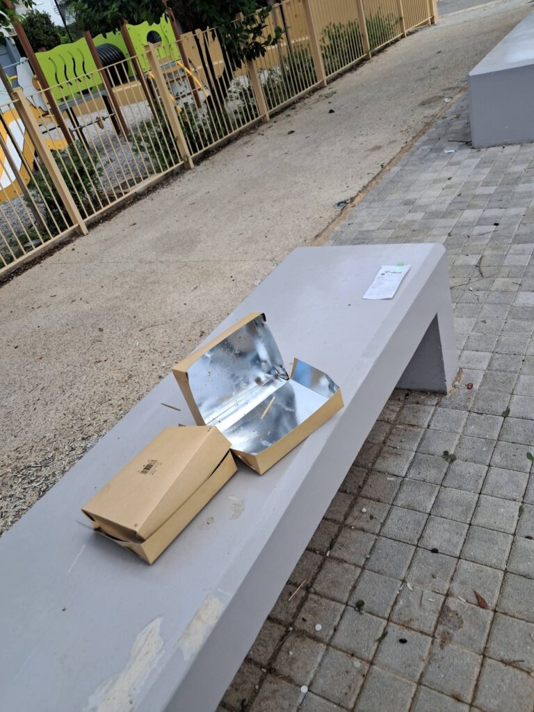 Πάτρα: Αποφάγια και σκουπίδια στη νέα πλατεία Ψάχου ΦΩΤΟ