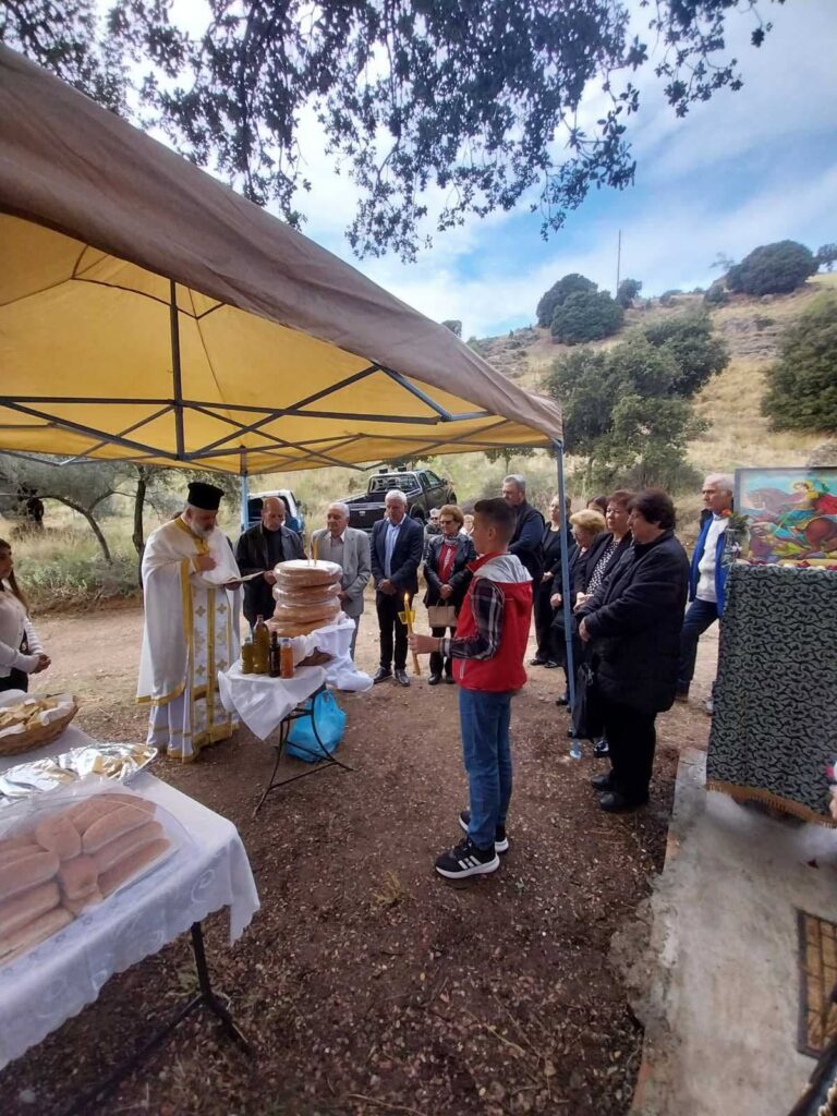 Επαναλειτουργία στο Ιστορικό Εκκλησάκι του Αγίου Δημητρίου Ποροβίτσας ΦΩΤΟ 5 Επαναλειτουργία στο Ιστορικό Εκκλησάκι του Αγίου Δημητρίου Ποροβίτσας ΦΩΤΟ
