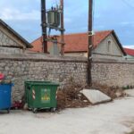 Πάτρα: Σωροί από σκουπίδια και κλαδέματα πίσω από τα Παλαιά Σφαγεία ΦΩΤΟ