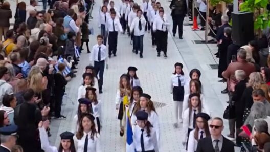 Αίγιο: Πρωτοτυπία στη παρέλαση με μαθητικές «τριάδες» λόγω πλάτους του δρόμου ΦΩΤΟ 15 Αίγιο: Πρωτοτυπία στη παρέλαση με μαθητικές «τριάδες» λόγω πλάτους του δρόμου ΦΩΤΟ