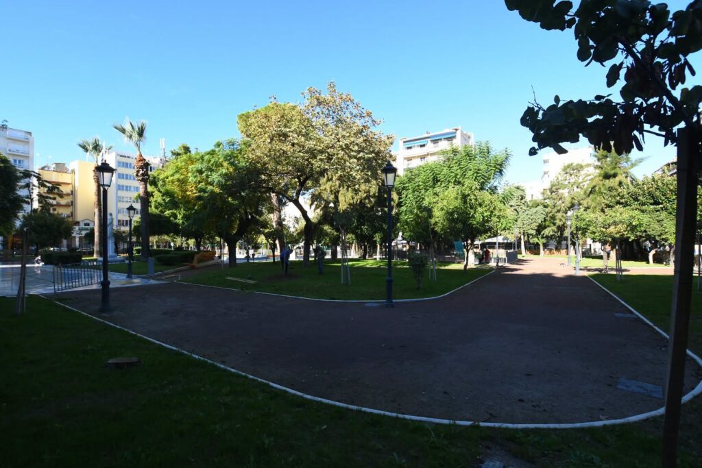Πάτρα: Πλύσιμο μαρμάρων και πεζοδρομίων για τις τελετές της 28ης Οκτωβρίου ΦΩΤΟ