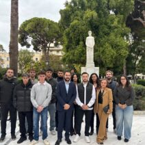 Πάτρα: Κατάθεση στεφάνου από την ΟΝΝΕΔ Αχαΐας στο Μνημείο Ελευθερίας ΦΩΤΟ