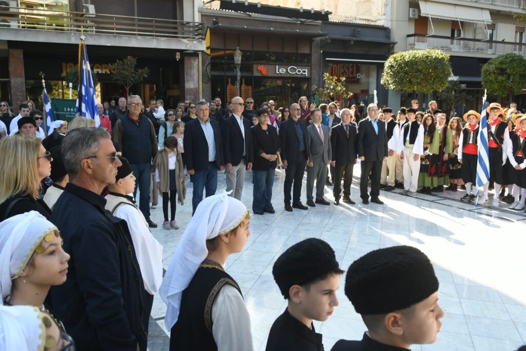 Πάτρα: Κατέθεσε στεφάνι η Αντιδήμαρχος Παιδείας, Κατερίνα Σίμου ΦΩΤΟ