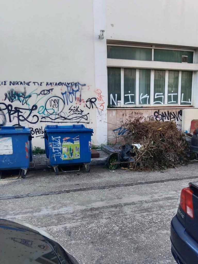 Πάτρα: Το αδιαχώρητο με τα σκουπίδια πίσω από τον ΟΤΕ ΦΩΤΟ