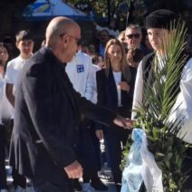 Φωτογραφία του Χαράλαμπου Μπονάνου σε εκδήλωση 28ης Οκτωβρίου