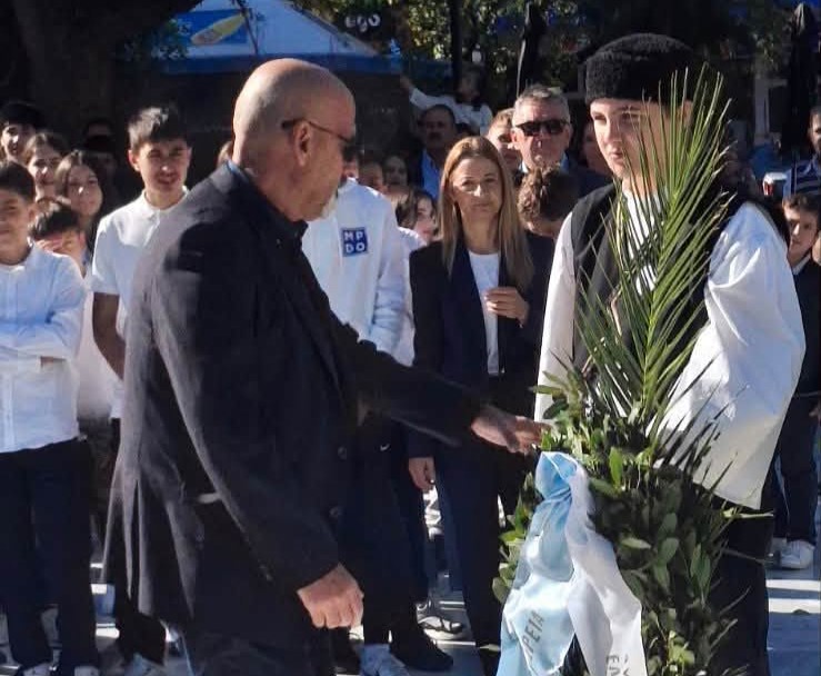 Φωτογραφία του Χαράλαμπου Μπονάνου σε εκδήλωση 28ης Οκτωβρίου