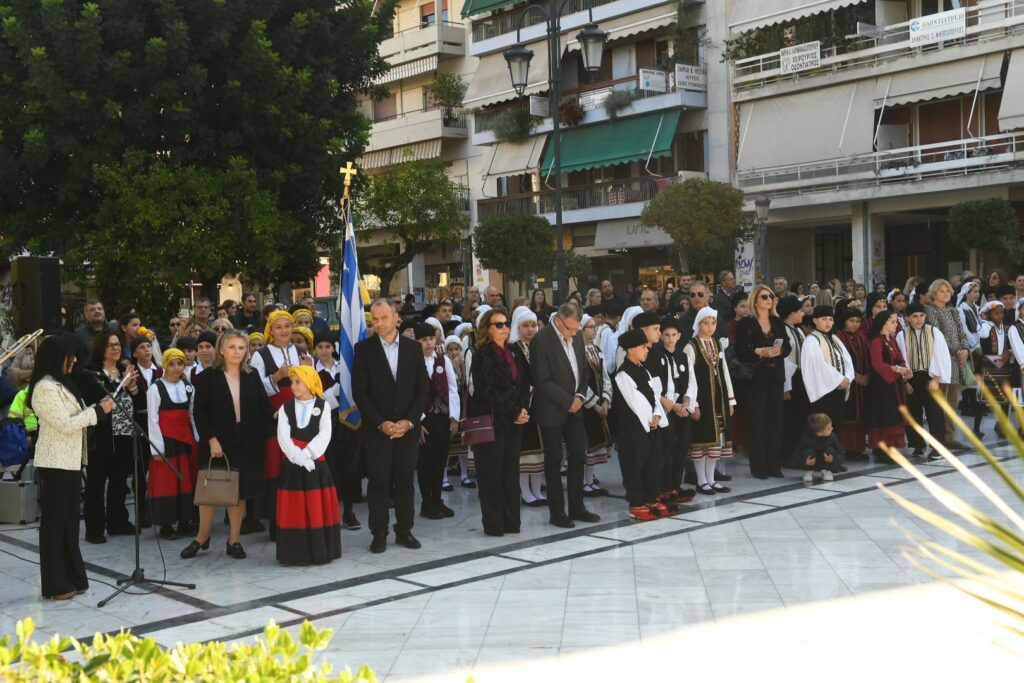 Πάτρα: Κατέθεσε στεφάνι η Αντιδήμαρχος Παιδείας, Κατερίνα Σίμου ΦΩΤΟ