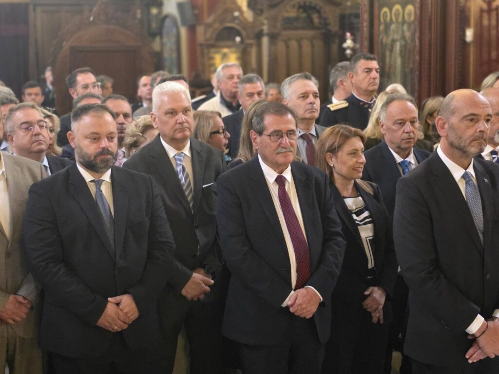 Στην Πάτρα ο Φωκίωνας Ζαΐμης για την 28η Οκτωβρίου ΦΩΤΟ 8 Στην Πάτρα ο Φωκίωνας Ζαΐμης για την 28η Οκτωβρίου ΦΩΤΟ