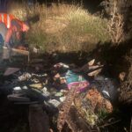 Ακράτα: Στρώματα, έπιπλα ακόμα και καμπινές στους δρόμους ΦΩΤΟ