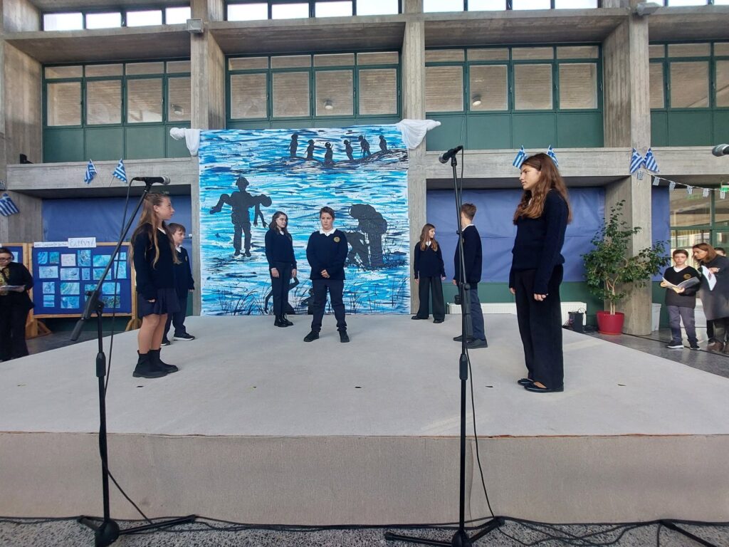 Η σχολική κοινότητα των Αρσακείων Πατρών τίμησε το Έπος του '40 8 Η σχολική κοινότητα των Αρσακείων Πατρών τίμησε το Έπος του '40
