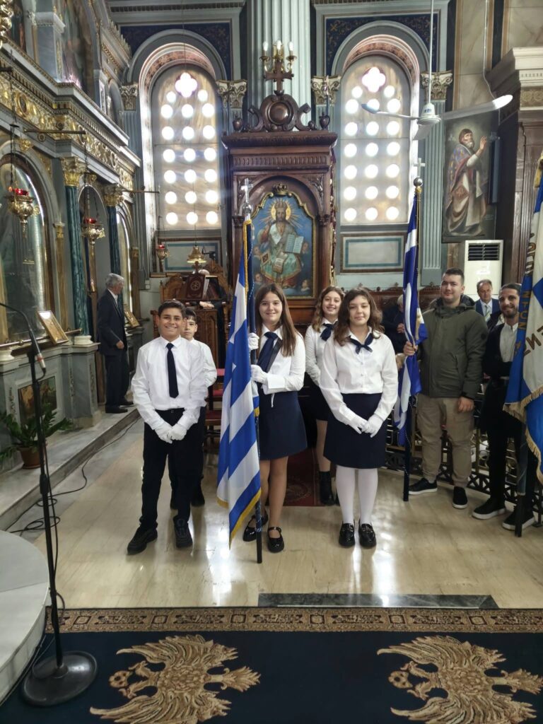 Παρέλαση και κατάθεση στεφάνων από την «Ένωση Τέμενης» ΒΙΝΤΕΟ-ΦΩΤΟ