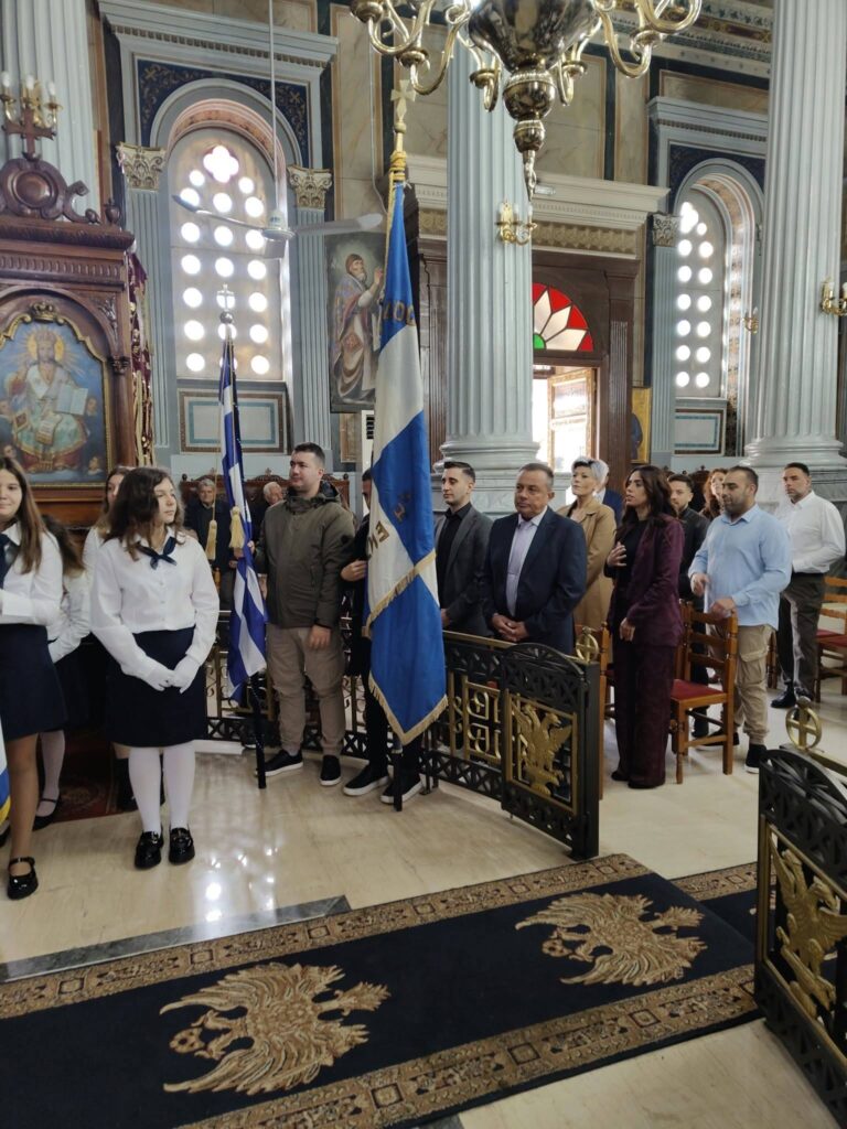 Παρέλαση και κατάθεση στεφάνων από την «Ένωση Τέμενης» ΒΙΝΤΕΟ-ΦΩΤΟ