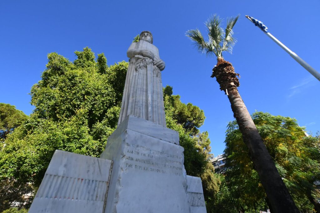 Πάτρα: Παραδόθηκε αναπλασμένη η πλατεία Όλγας ΦΩΤΟ