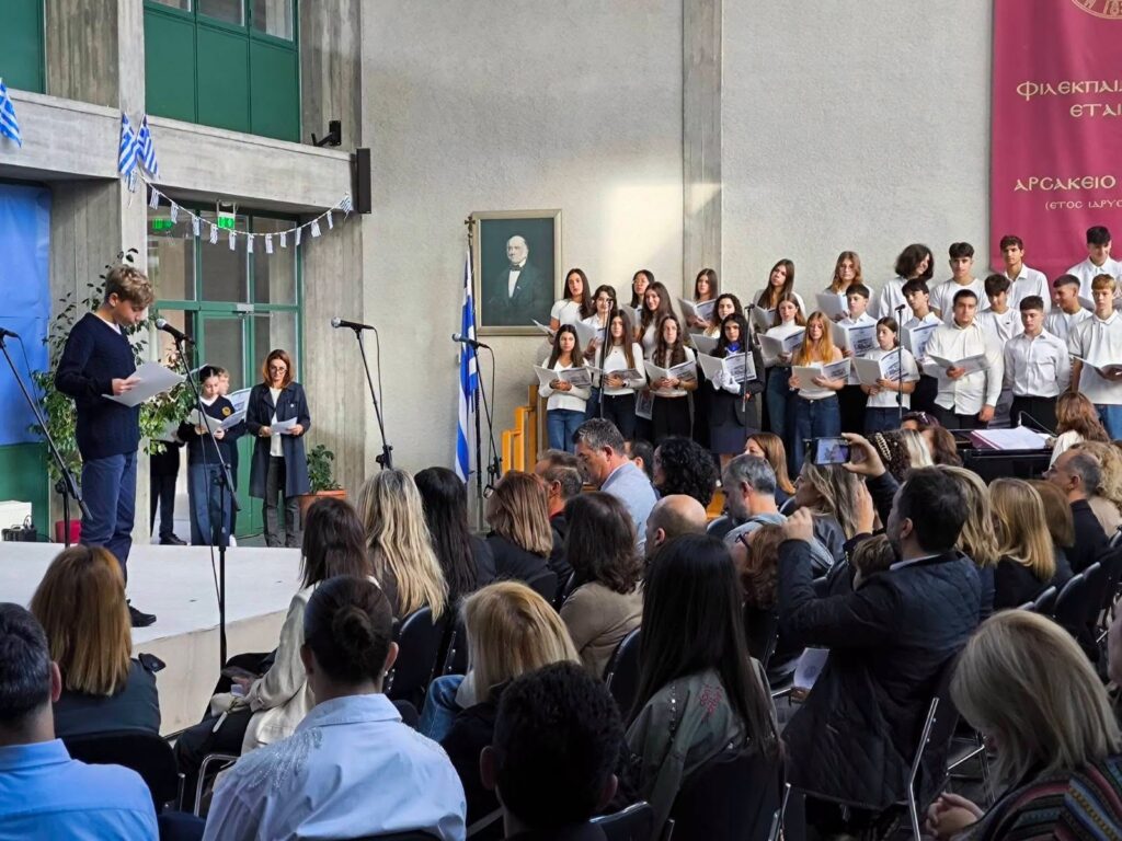 Η σχολική κοινότητα των Αρσακείων Πατρών τίμησε το Έπος του '40 5 Η σχολική κοινότητα των Αρσακείων Πατρών τίμησε το Έπος του '40