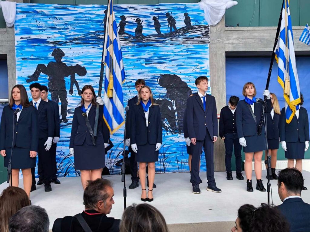 Η σχολική κοινότητα των Αρσακείων Πατρών τίμησε το Έπος του '40 6 Η σχολική κοινότητα των Αρσακείων Πατρών τίμησε το Έπος του '40