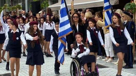 Αίγιο: Συγκινητικές στιγμές στην παρέλαση με μαθήτρια σε αναπηρικό καροτσάκι ΦΩΤΟ 15 Κορίτσι σε μαγιό στην παραλία του Αιγίου