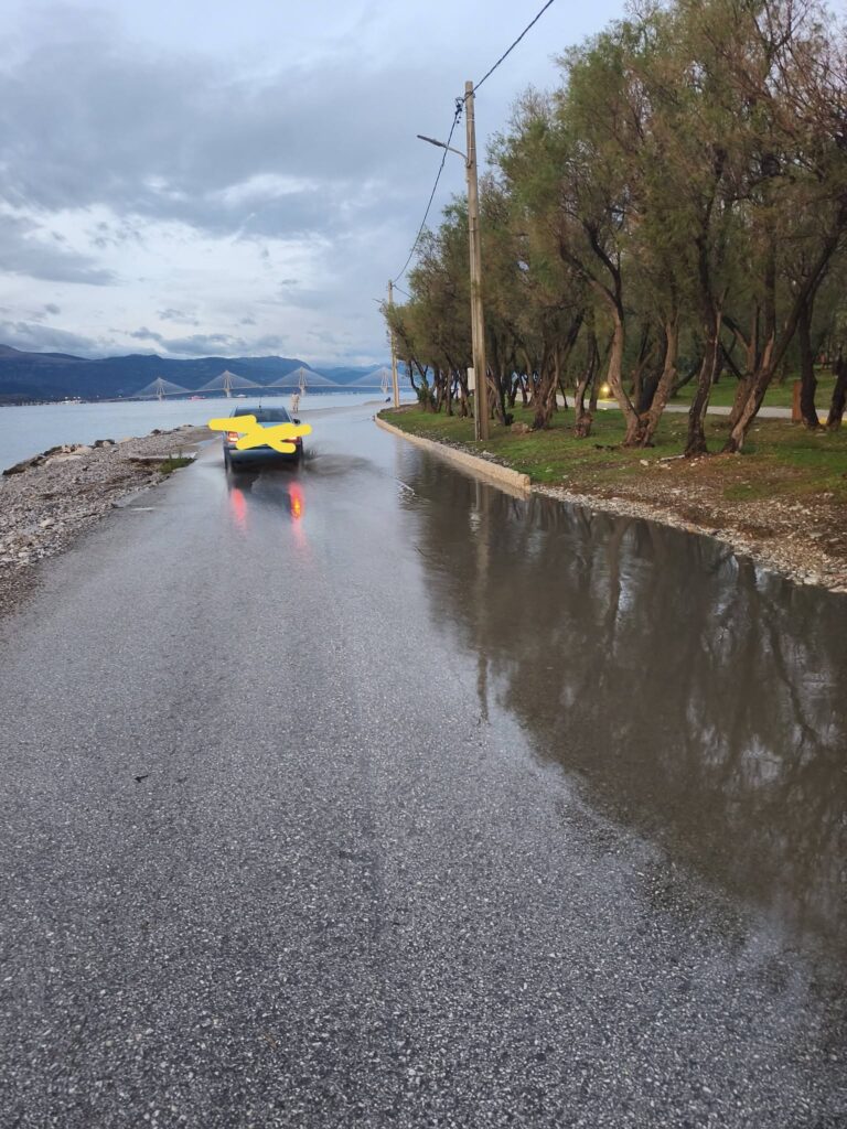 Πάτρα: Πλημύρισε ο δρόμος προς την Πλαζ από ακαθάριστα φρεάτια ΦΩΤΟ 7 Πάτρα: Πλημύρισε ο δρόμος προς την Πλαζ από ακαθάριστα φρεάτια ΦΩΤΟ