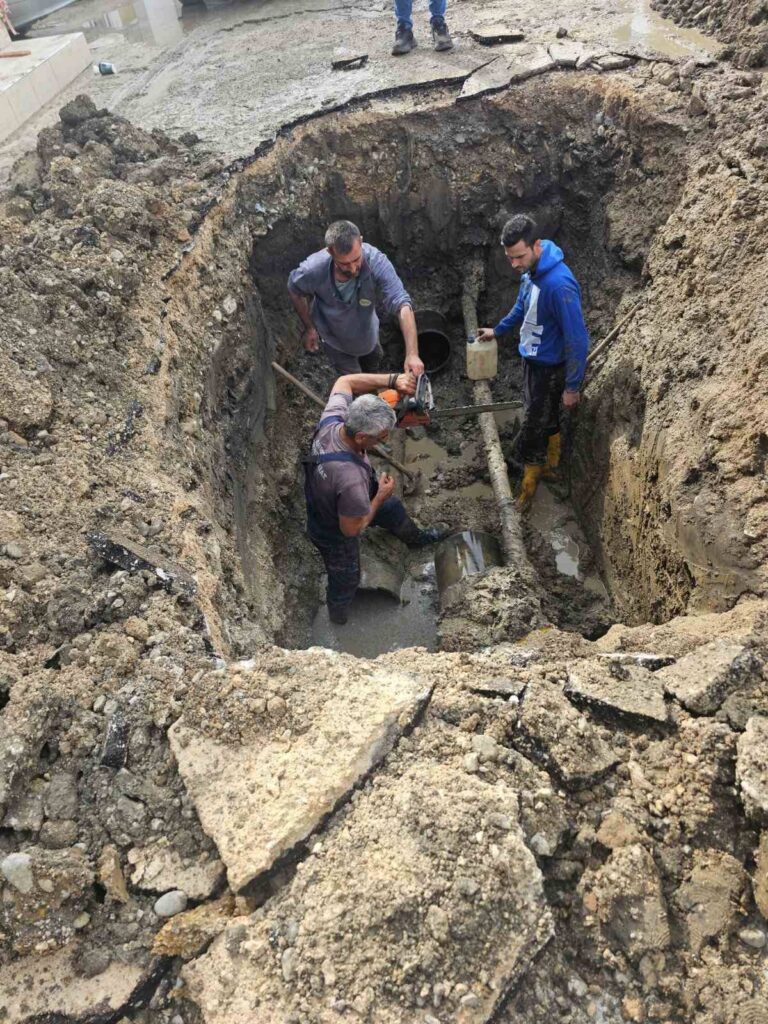 Κάτω Αχαΐα: Μεγάλη βλάβη στον κεντρικό αγωγό Ύδρευσης ΦΩΤΟ 5 Κάτω Αχαΐα: Μεγάλη βλάβη στον κεντρικό αγωγό Ύδρευσης ΦΩΤΟ